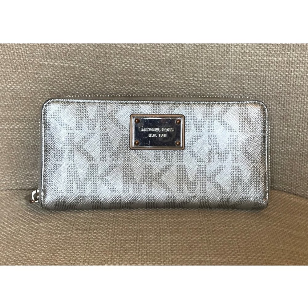 Michael Kors Metallic Silver Credit Card Zippered Wallet
